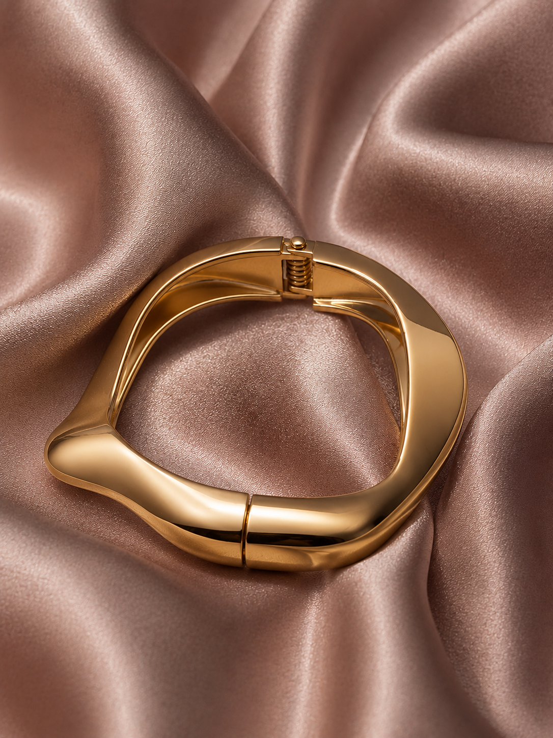 Aura Sculpted Wave Bracelet (Standard Size)